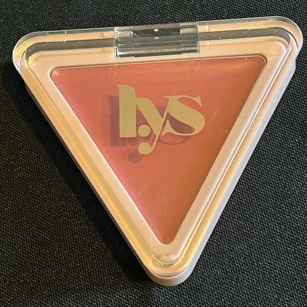 🌻 LYS Beauty Triangle Blush New HUMBLE Cool Soft Pink